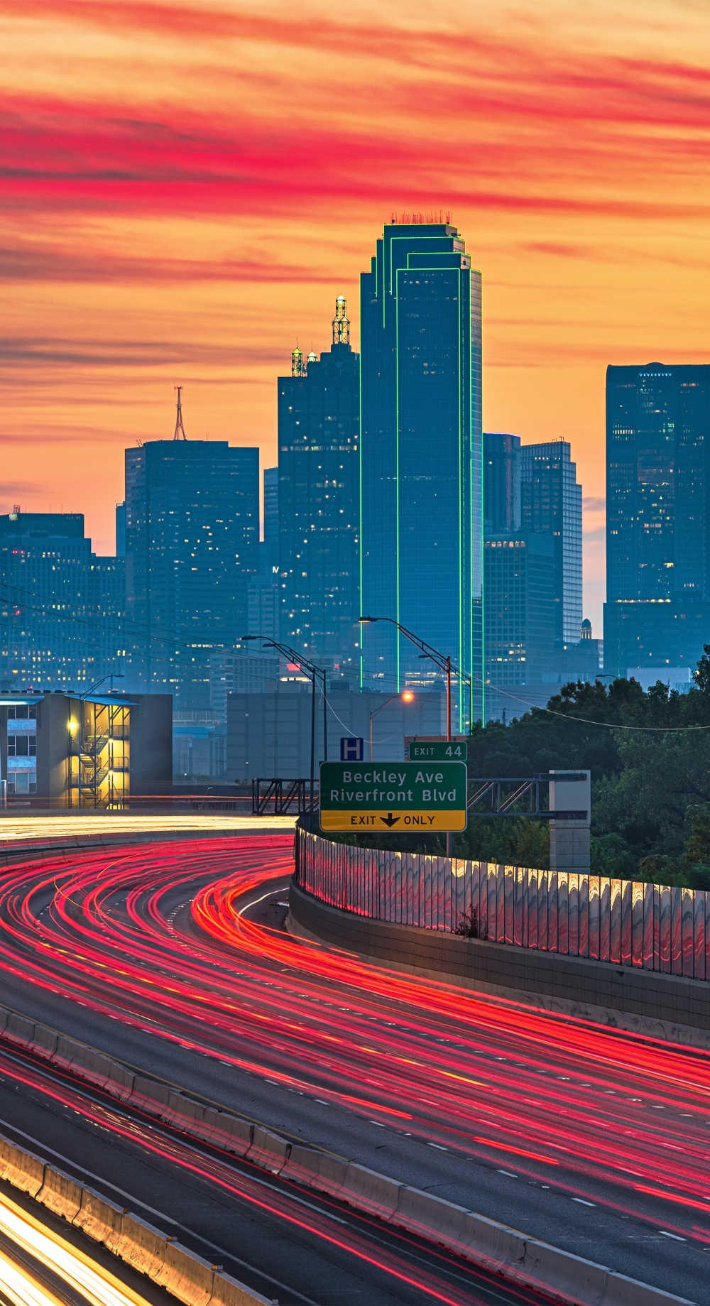 Mesquite Texas Hero image of Dallas skyline mobile version